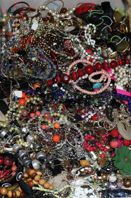 Qty of costume jewellery